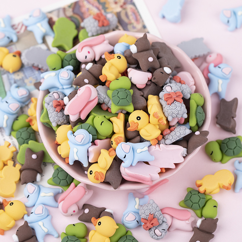 New resin accessories, cartoon cartoon animals, diy cream glue phone case patches, water cup stickers, and small car decorations Application Scenario