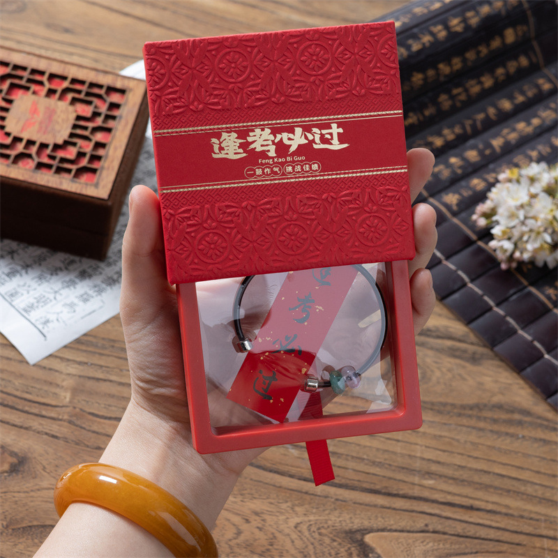 Wholesale of transparent jewelry boxes for achieving success in the college entrance examination, packaging boxes for college entrance examination gifts, packaging for graduation blessing pendants, and small gift boxes Specification drawing