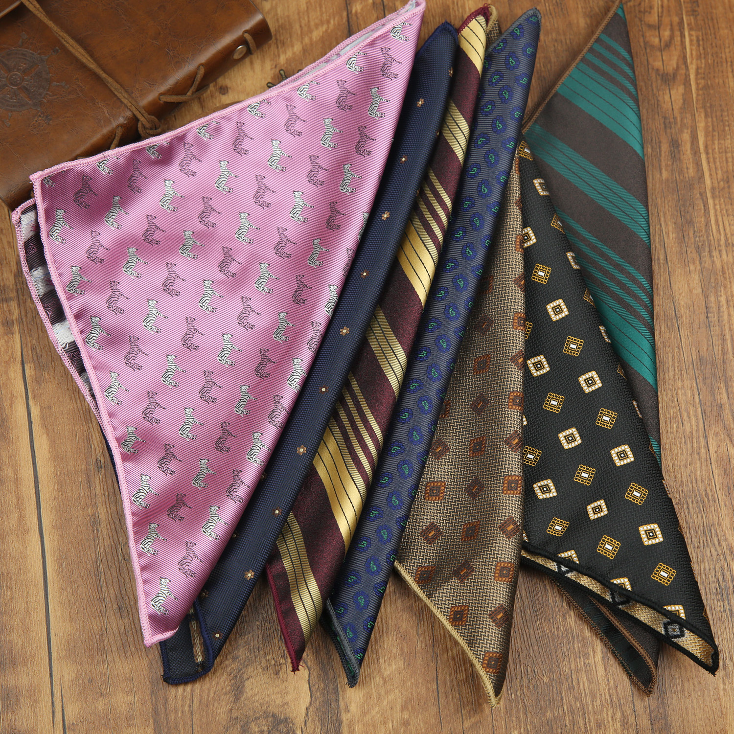 Men's square kerchiefs, suit pocket kerchiefs, evening gowns, chest kerchiefs, floral patterns, business suit accessories, coffee-colored small pattern designs