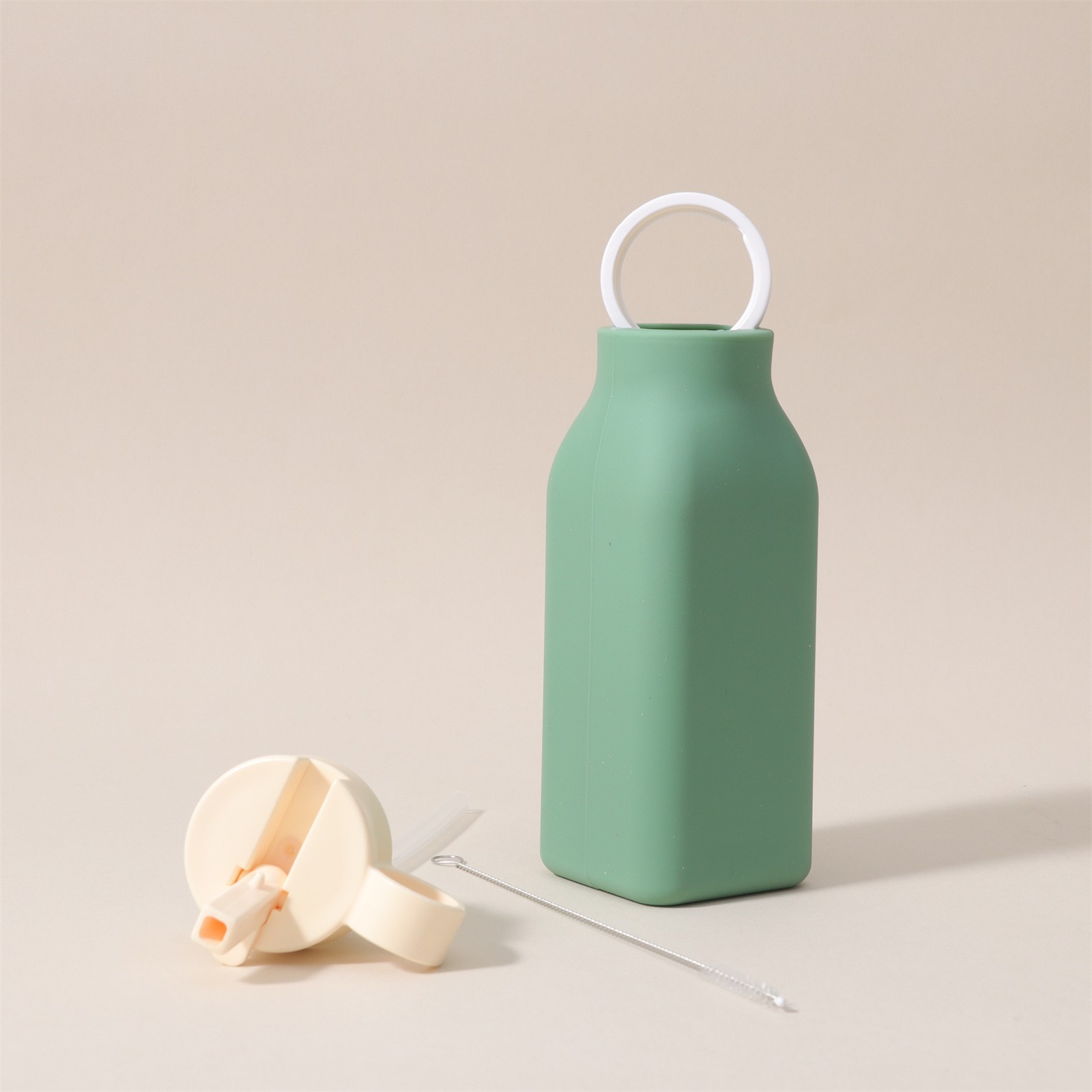 Customized new best-selling silicone sports water cups, beverage water cups, portable water cups, tea cups and insulated cups Application Scenario