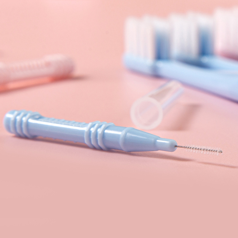 The "Little Bull Adventure" orthodontic toothbrush is specially designed with a double-tube assembly. Between teeth, it brushes with an irregular flat hole and U-shaped soft bristles Application Scenario