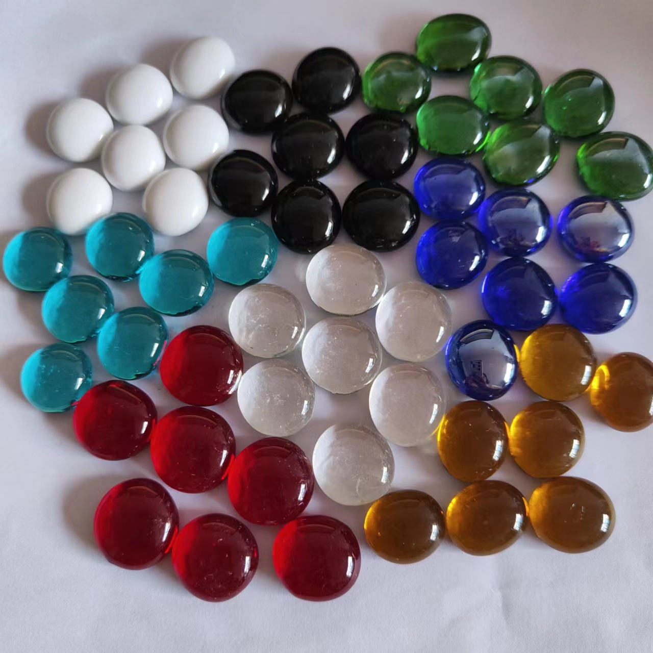 Glass flat beads: 12-14mm, 17-19mm. Glass beads for garden decoration, fish tank base, in various colors