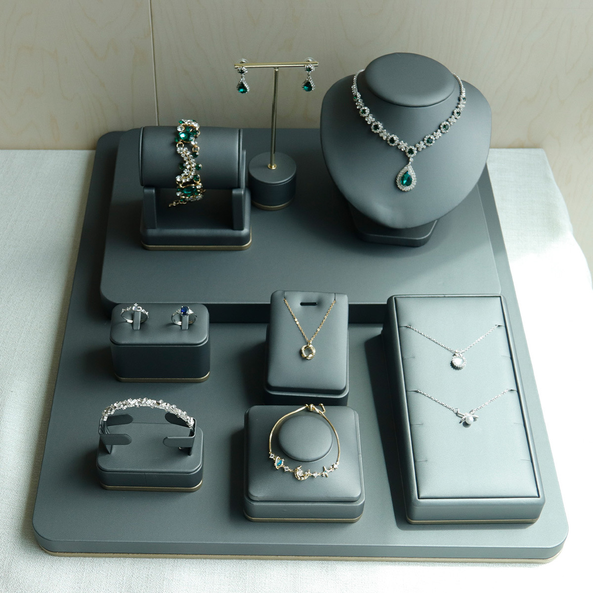 High-end jewelry display props, ring, necklace and bracelet display stands, light luxury counter window display plates