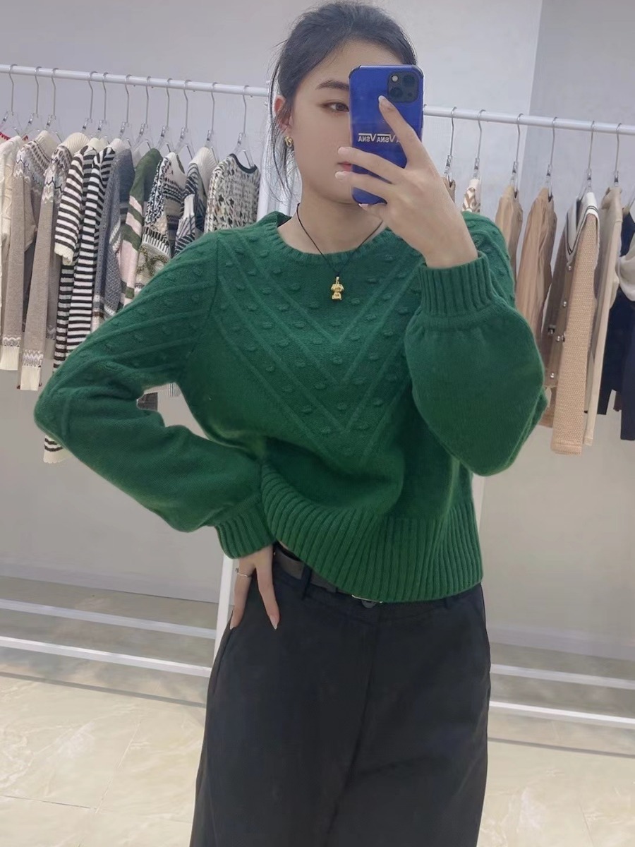 New thickened pure wool sweater for women in autumn and winter 2023, with a round-neck pullover design and green lantern sleeves as the base layer Specification image