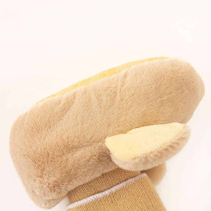 Newborns, infants, one-month-old babies, soft-soled shoes, foot covers, warm autumn and winter thickened and fleece shoes, socks, furry shoes Specification image