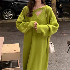 韩版个性v领针织连衣裙女2022新款秋装外穿赫本风宽松直筒长裙潮