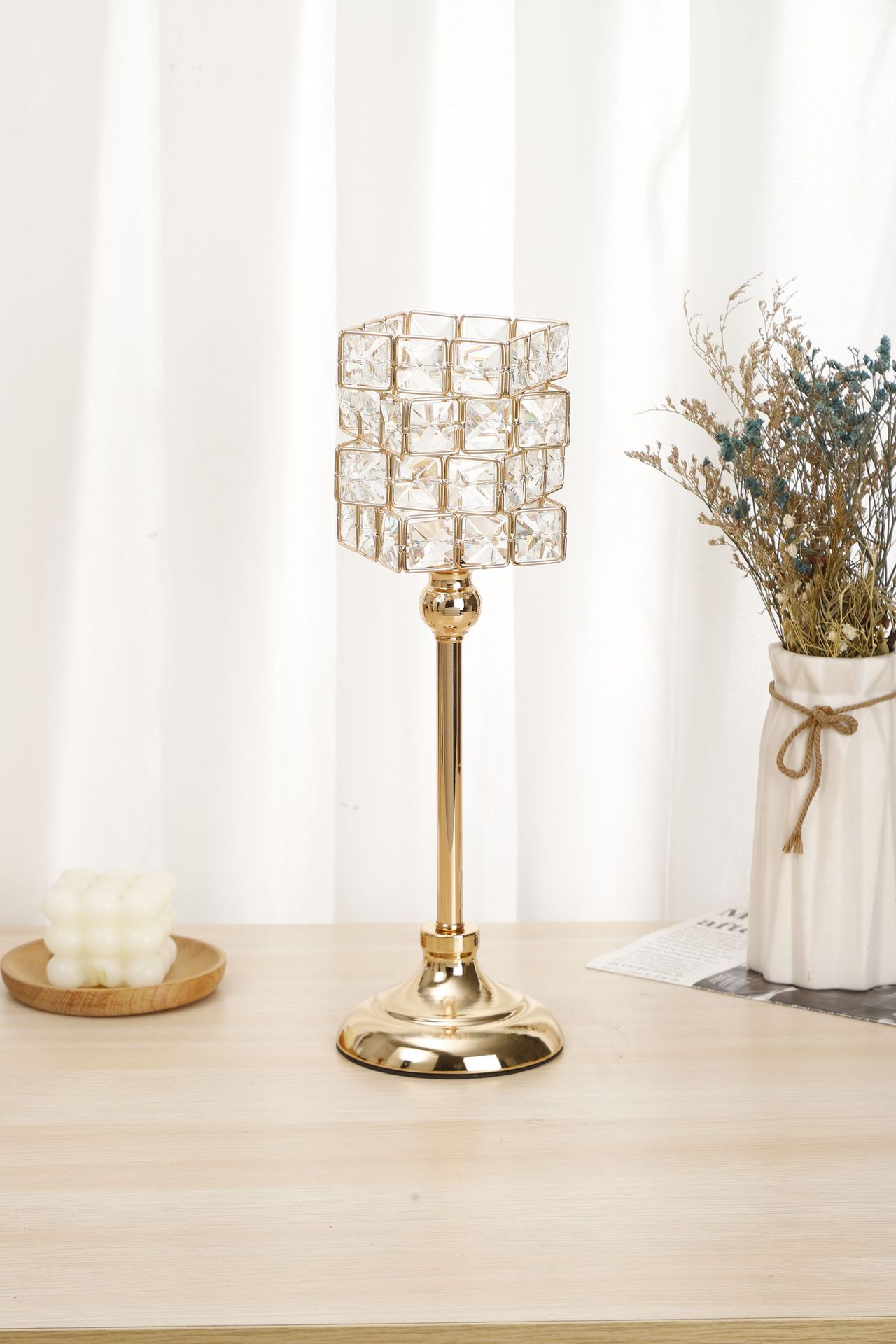 In-stock crystal Rubik's Cube candlestick romantic candlelight dinner display, golden light luxury crystal home decoration display details Picture