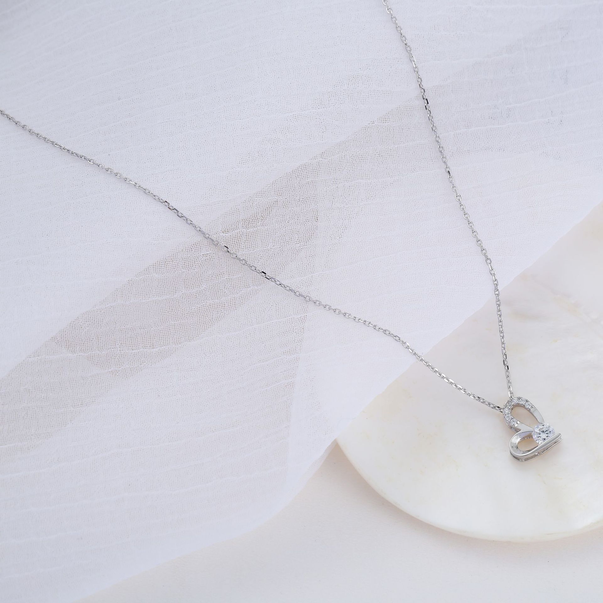 Processing custom OEM/ODM explosive source factory S925 silver necklace love zircon inlaid collarbone chain female Application Scenario