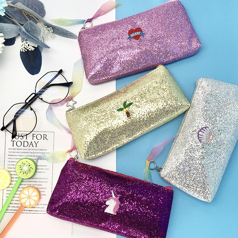 Direct supply of cartoon Internet celebrity girl's heart sequined pencil cases and pencil cases, creative student large-capacity stationery boxes and pencil cases details Picture