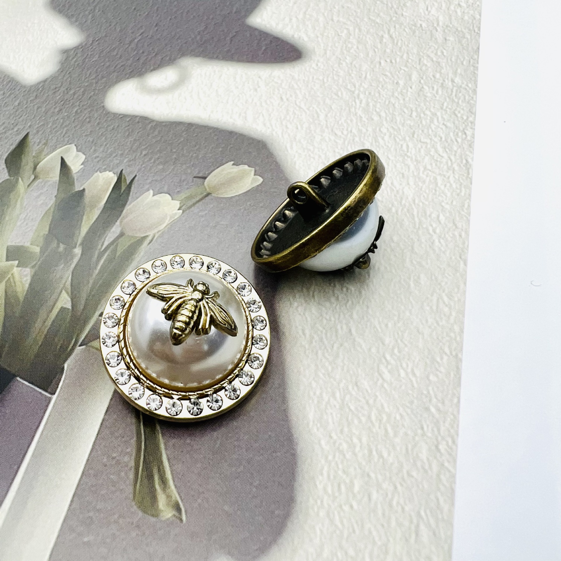 Stylish Diamond-Studded Pearl Bee Metal Button Small Scented Coat Tweed Knit Buckle With All Decorative Buttons Specification drawing