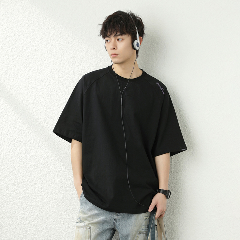 A new summer style of men's short-sleeved T-shirt with a contrasting color and letter-embroidered texture, featuring an American-style neckline and pure cotton casual shirt Specification image