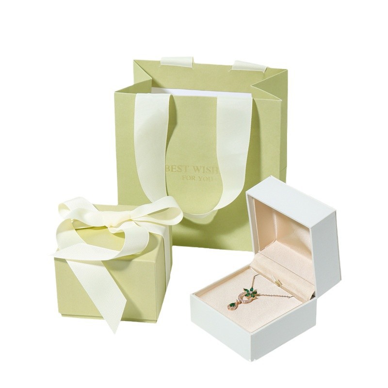 首饰盒/绒布首饰盒/绒布手镯盒/高档首饰柜/木质首饰盒白底实物图