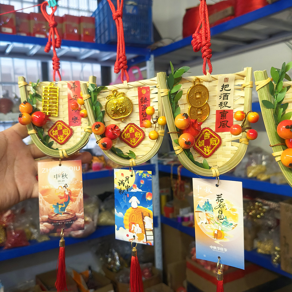 Mid-Autumn Festival and Spring Festival pomegranate fruits, Holly red fruits, auspicious fruits, wealth fruits, home car rearview mirrors, small dustpan pendants Application Scenario