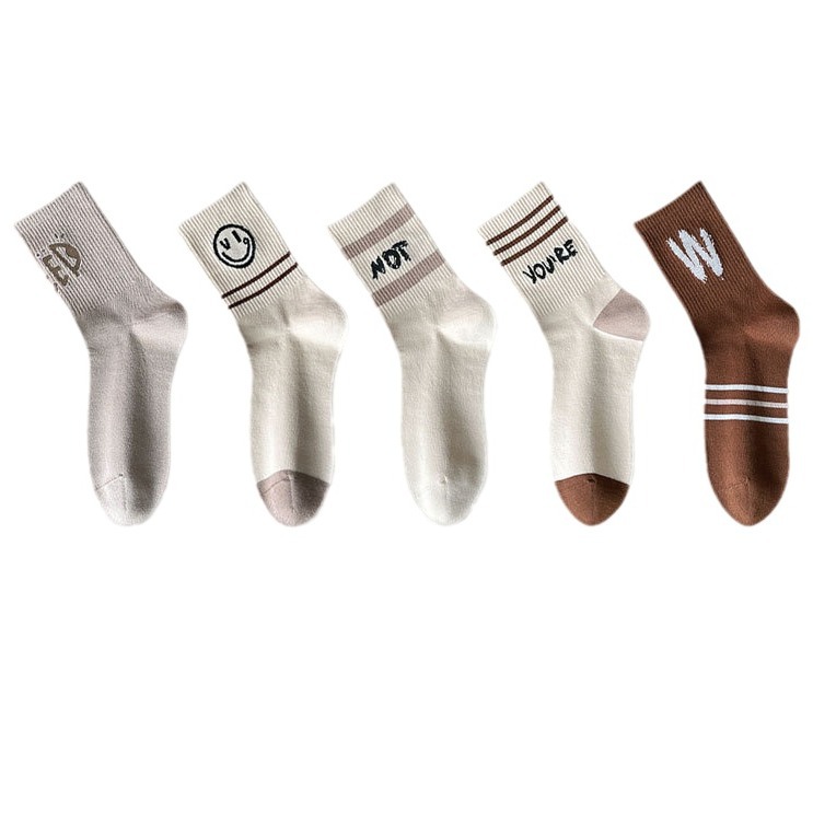 One-piece delivery of socks from the street stall for women, autumn and winter collection, letter cotton mid-calf pile socks, workwear, boneless Maillard sports versatile mid-calf socks Item Picture