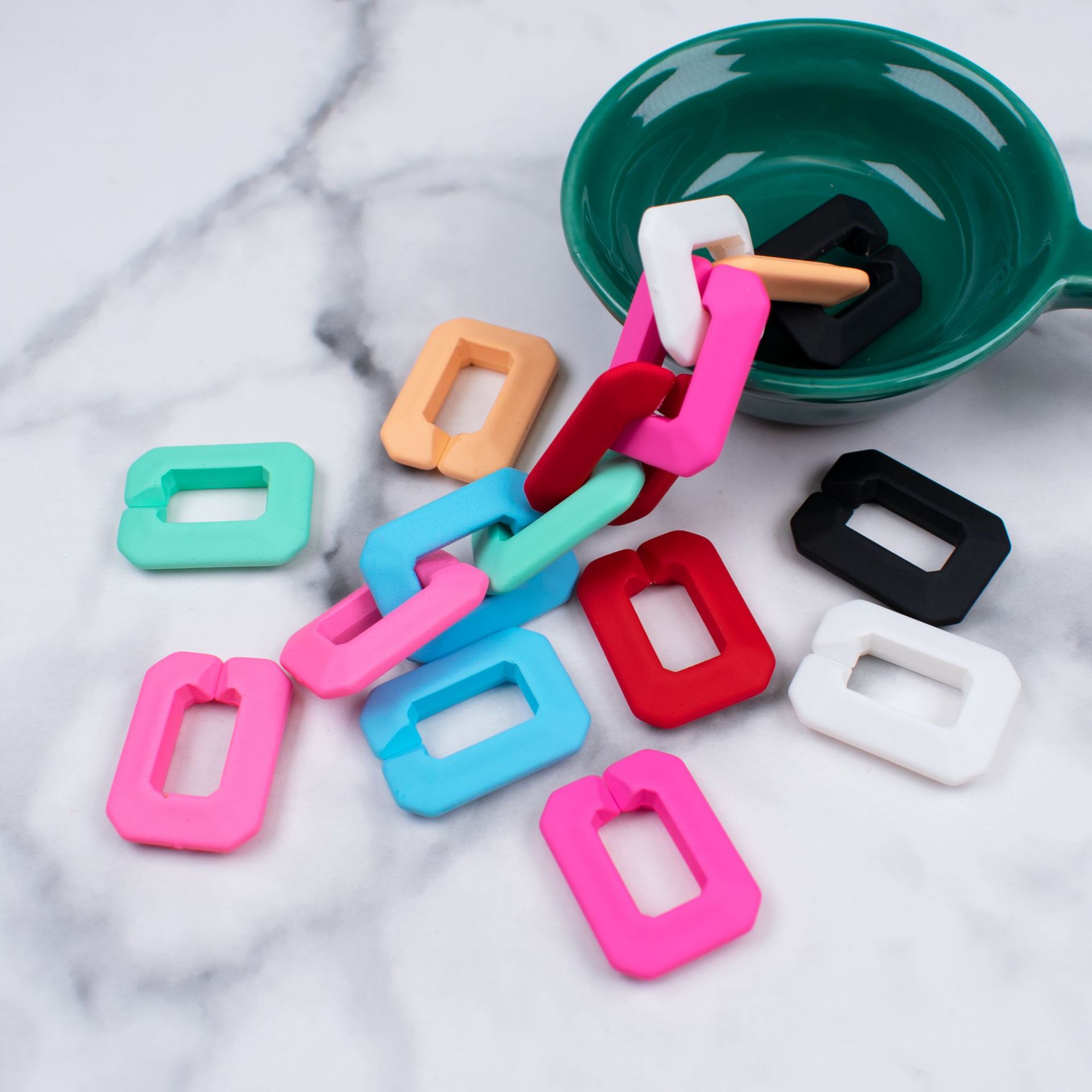 Acrylic plastic hand feel rubber paint 21*28 square chain link buckle open ring DIY jewelry bag accessories Application Scenario