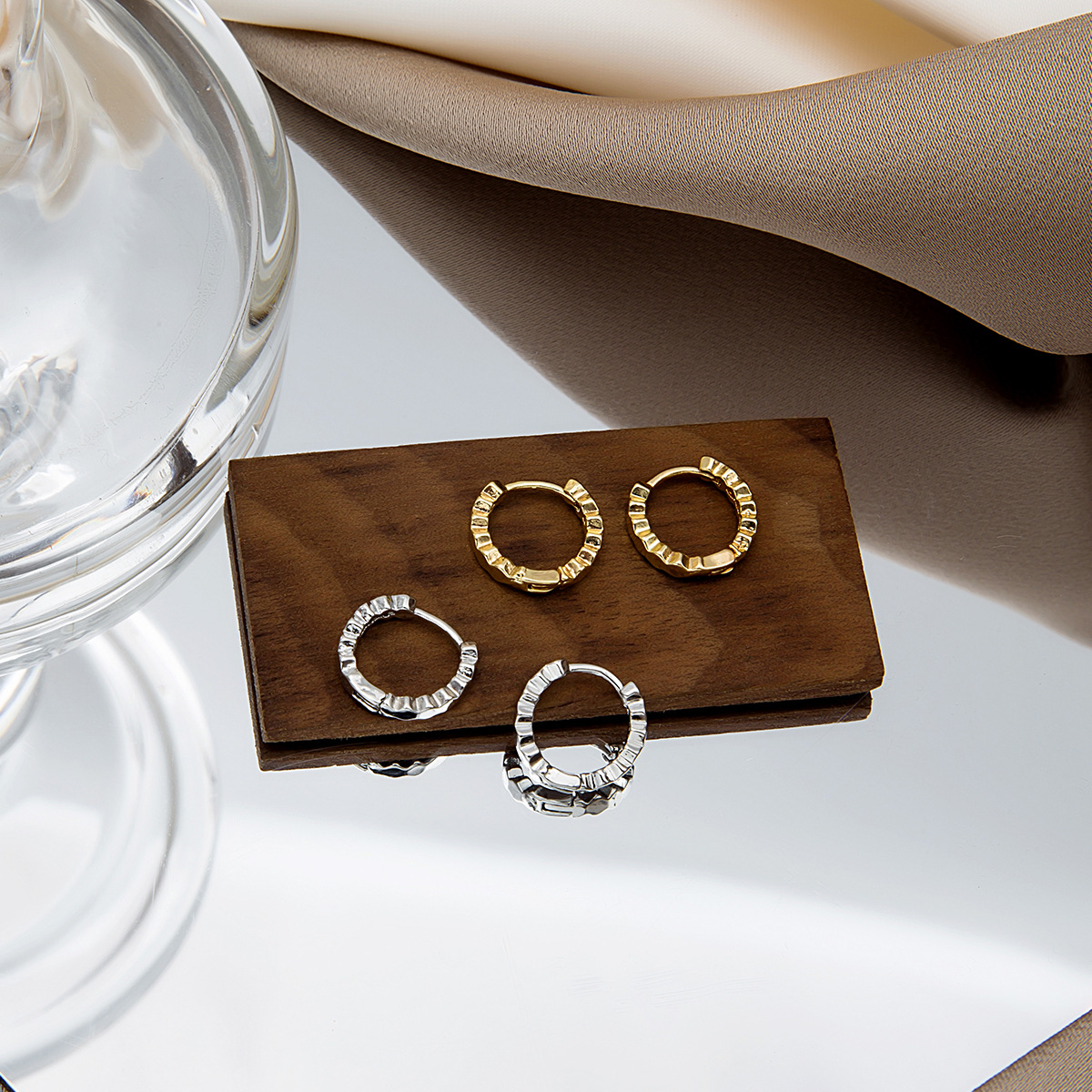 South Korea Dongdaemun jewelry cold wind metallic round ear simple ear buckle geometric small circle earrings