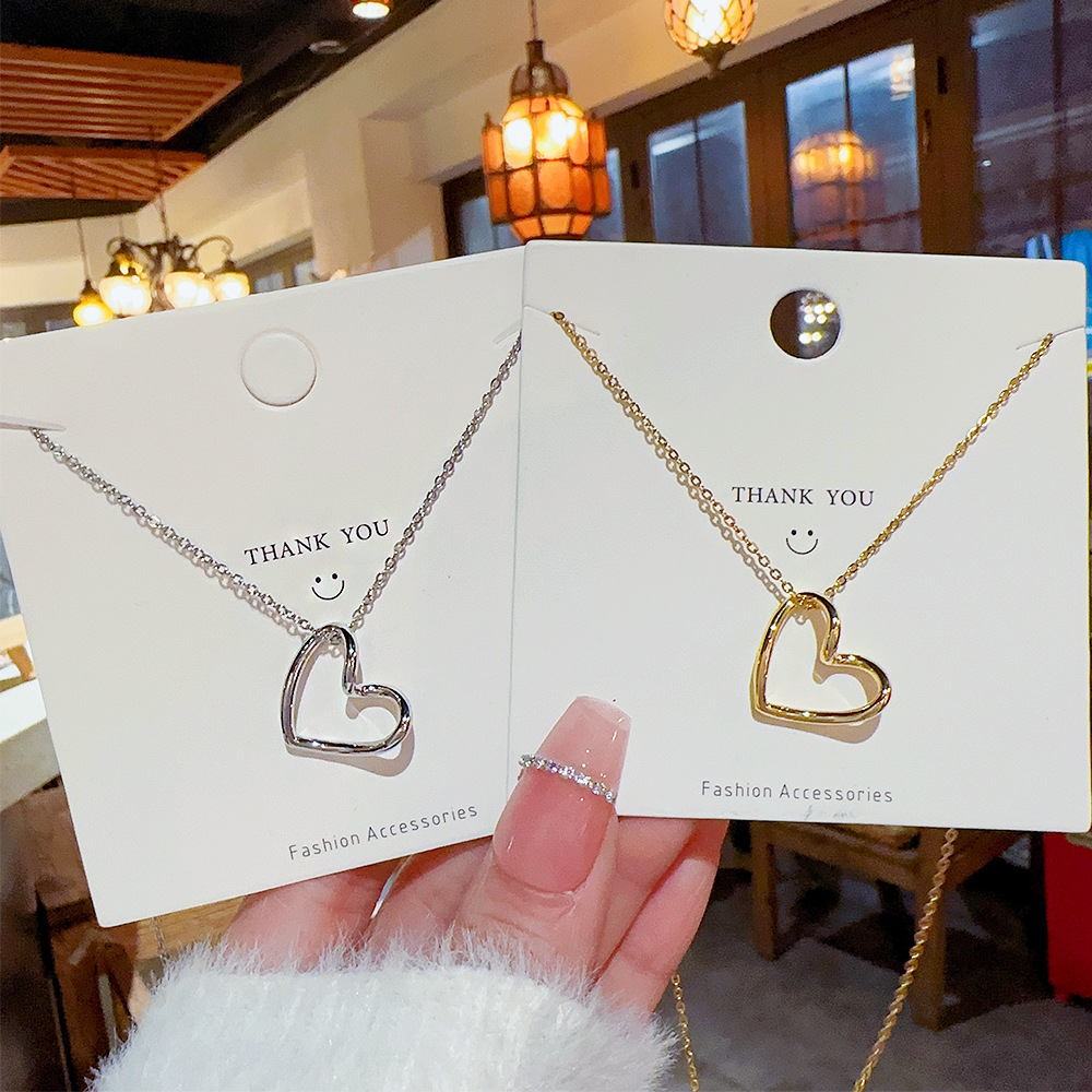 Simple Hollow Love Pendant Light Luxury Niche Design Temperament Clavicle Chain High-Grade Sense Heart Necklace Does Not Fade Women full figure