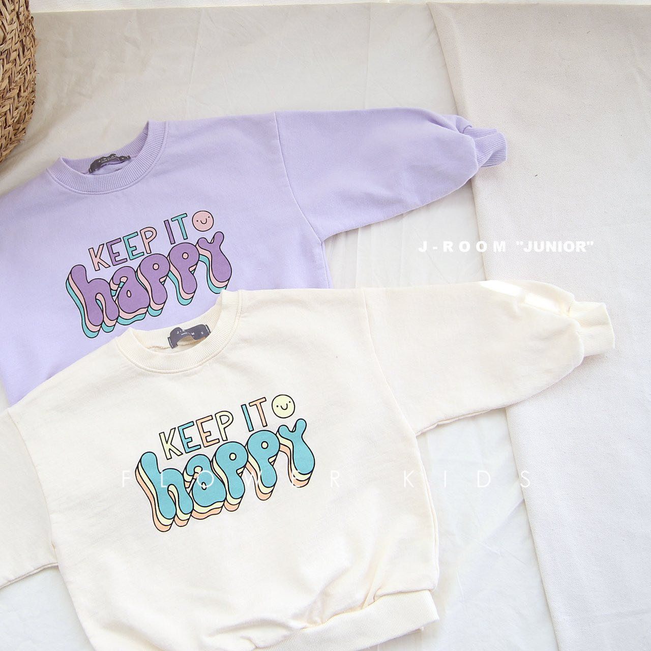 Korean children's clothing 2022 Spring and Autumn new collection: Children's graffiti letter loose cotton versatile hoodie base layer, long-sleeved trendy Specification image