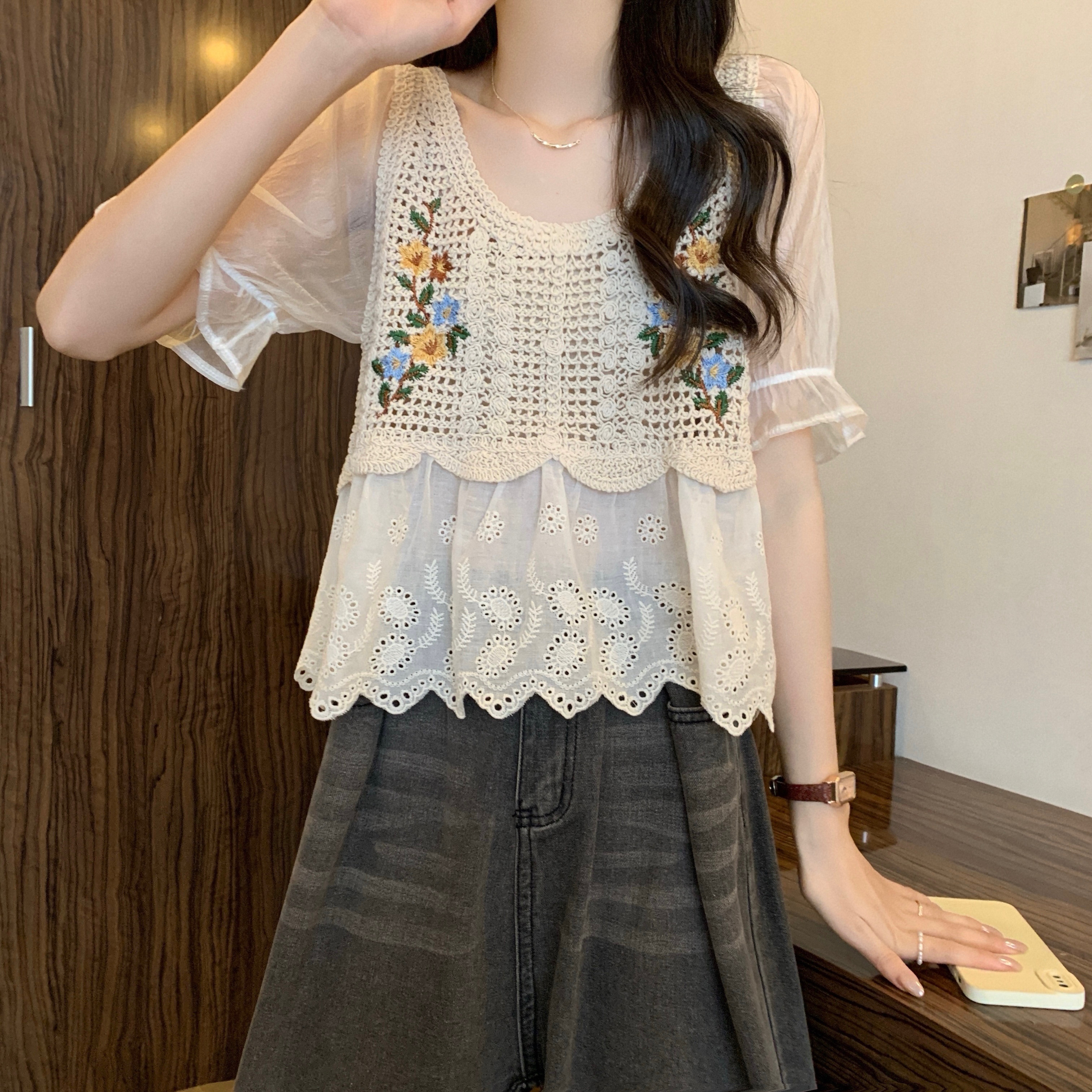 A retro new Chinese-style embroidered crochet lace hem lace blouse for women, a thin autumn sun protection ice silk short-sleeved patchwork chiffon blouse Application Scenario