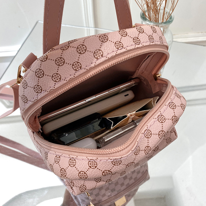 Cross-border women's front pocket printed small backpack 2025 Autumn/Winter Korean version New personalized daily loose change small bag Application Scenario