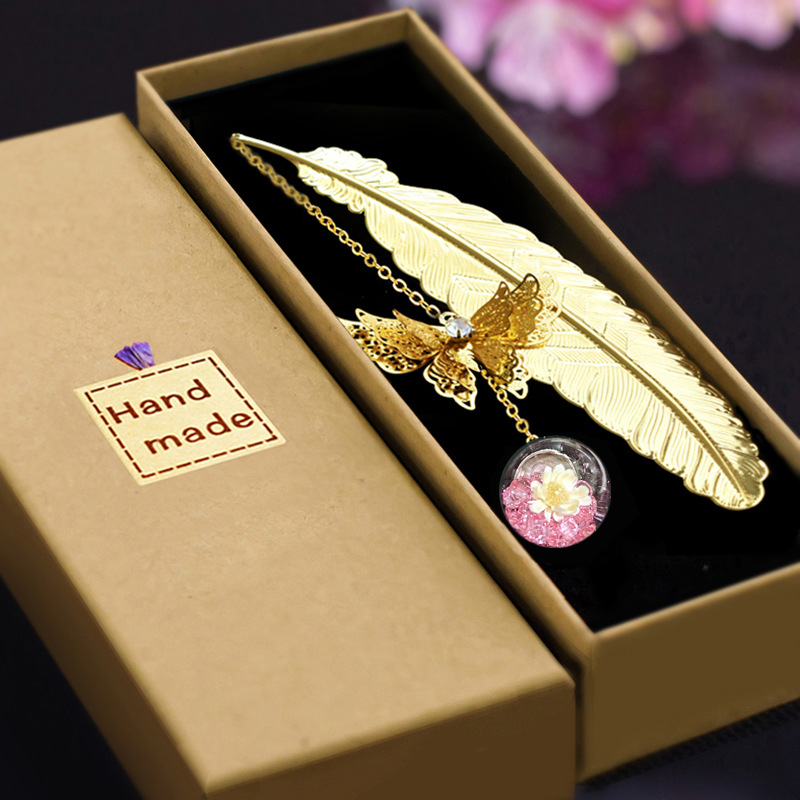 Chinese-style classical metal feather bookmarks, three-dimensional butterfly eternal flower, brass leaf vein bookmarks, learning stationery gifts details Picture