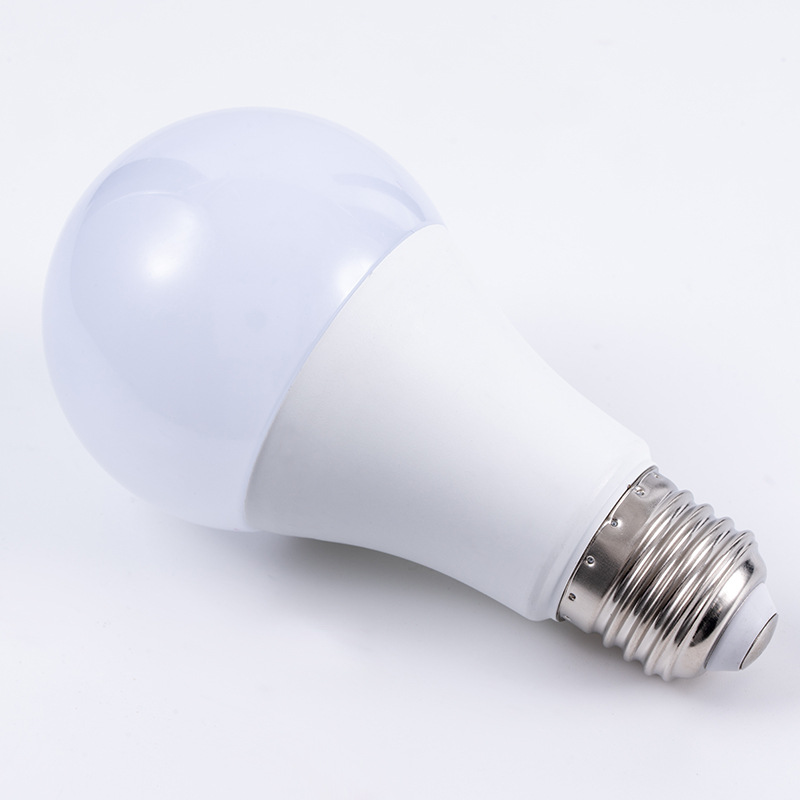 LED球泡灯实物图