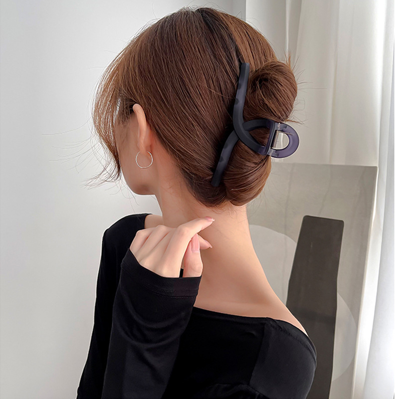 Korean Version Of Large Frosted Grip Acrylic Back Head Shark Clip Fog Top Advanced Hair Clip Women's Headwear Wholesale details Picture
