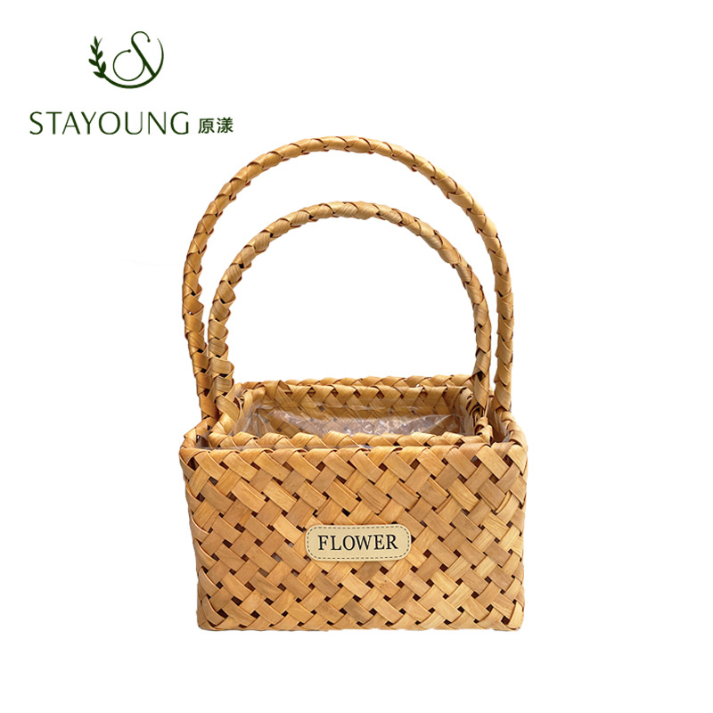 Yuanyang Korean-style rattan and wood chip basket, willow hand-held flower arrangement basket, hand-woven fruit basket, straw flower basket Application Scenario