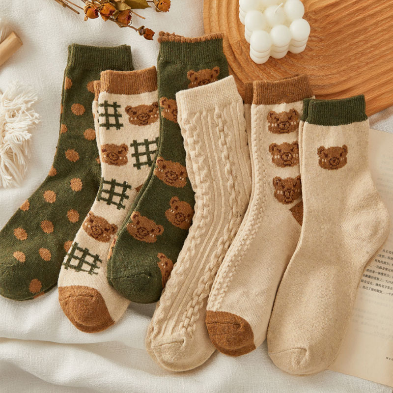 复古袜子女中筒袜秋冬季加厚保暖可爱日系卡其色卡通小熊棕色长袜