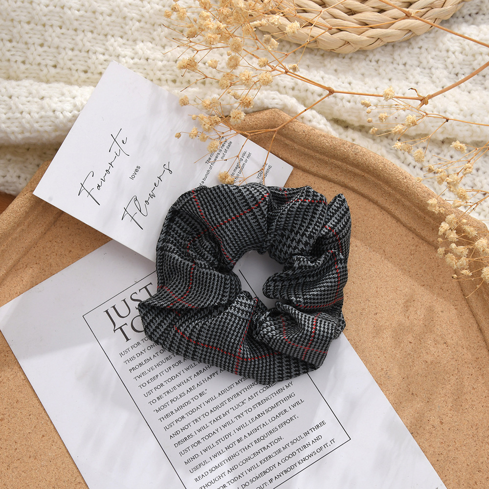 Wholesale of fashionable checkered knitted fabric large intestine hair bands, simple checkered hair tie hair bands, and retro classic hair accessories details Picture