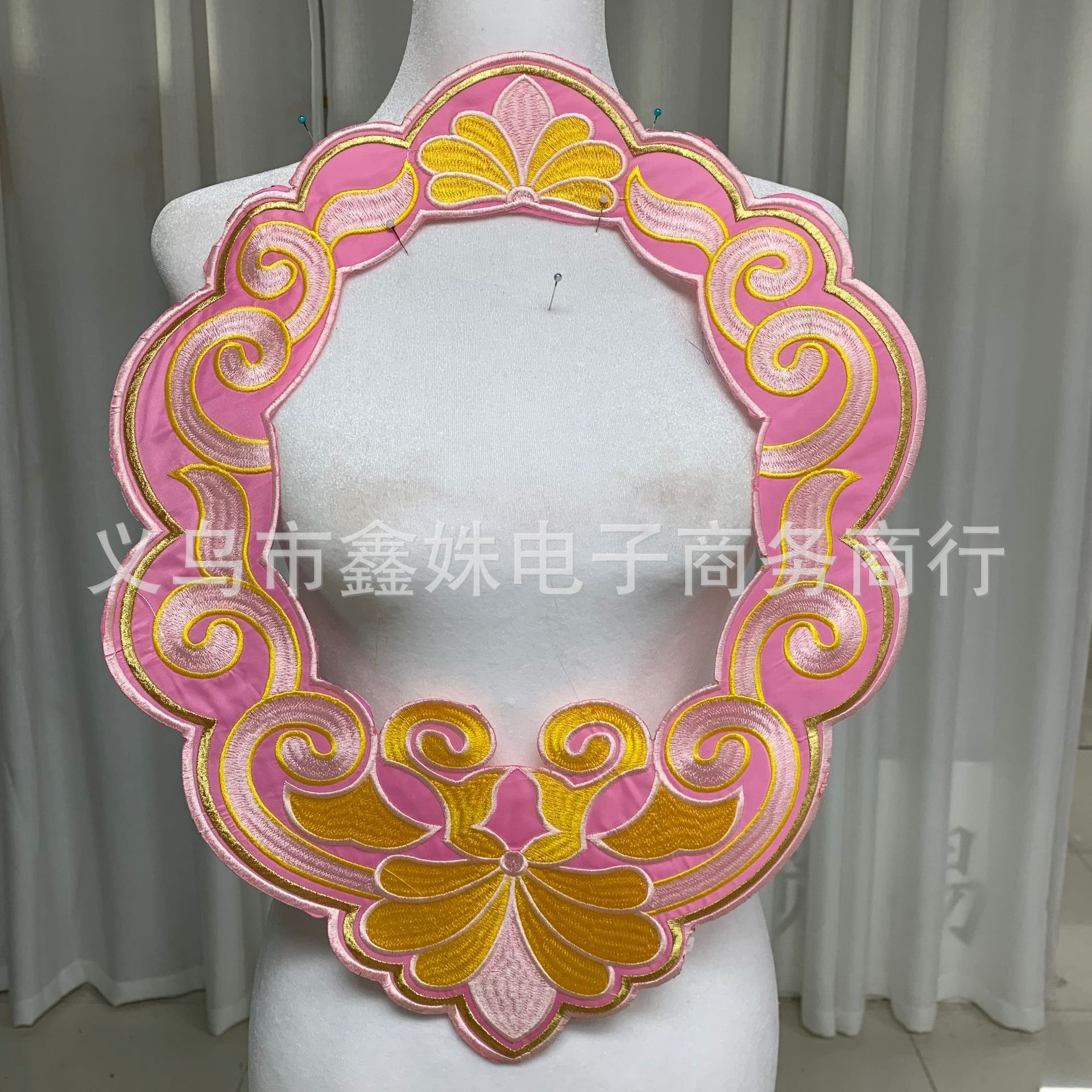 Large-sized embroidered fabric pasted on stage costumes, opera and animation accessories, and ironed with lace Application Scenario