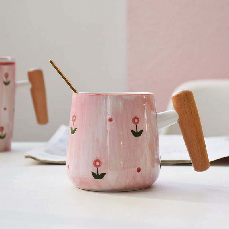Huang Long Home Daily Ceramic Cup Pink Cartoon Breakfast Cup Mark Cup Application Scenario