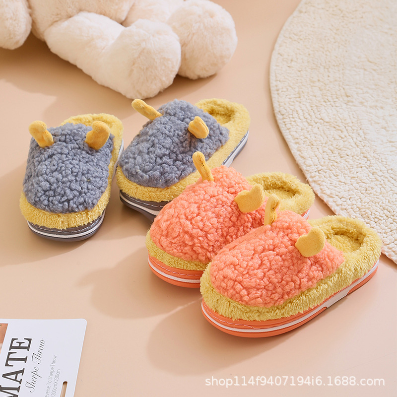 New children's cotton slippers with cartoon antler design are fashionable and cute. They are warm and durable indoors Specification image