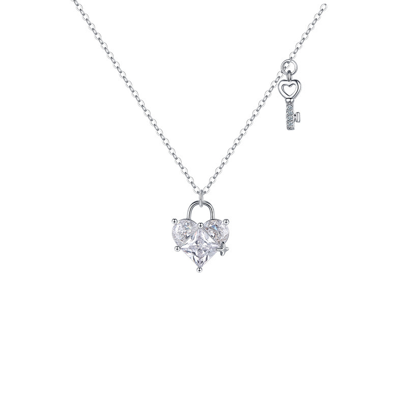 Titanium Steel Fashion Design Love Necklace Girl Small Diamond Heart Key Network Red Collarbone Chain Item Picture