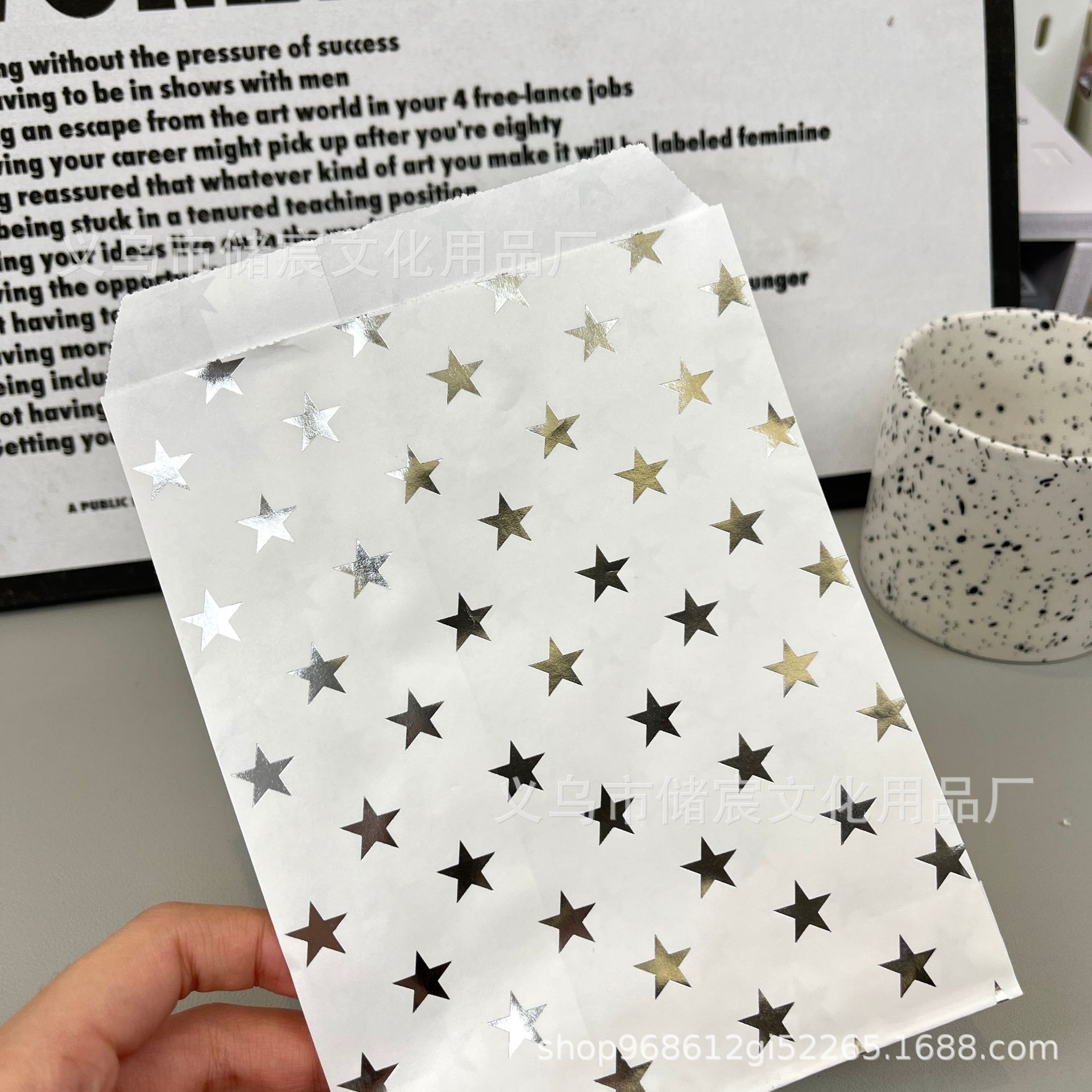 High-appearure-level star paper bags, ins card packaging gift bags, small card planner packaging bags, baking snack packaging bags details Picture