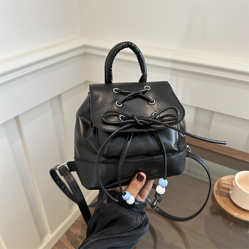 Ladies' stylish drawstring handbag 2024, niche design, versatile, ins solid color gentle backpack trend Application Scenario