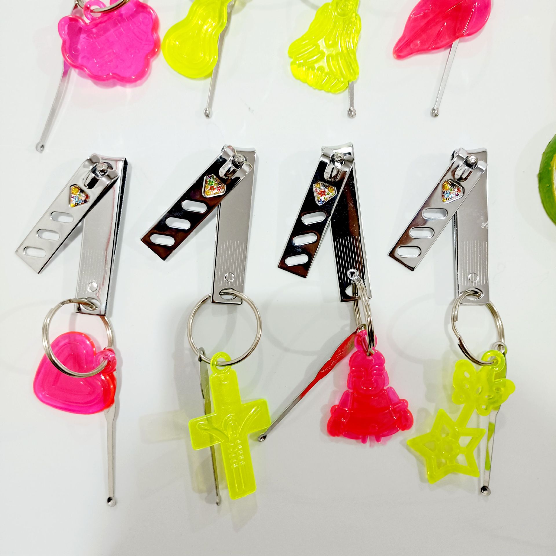 Nail clippers keychains, plastic pendants, nail clippers, 3-piece nail clippers set, portable nail clippers, 2 yuan supply Specification image