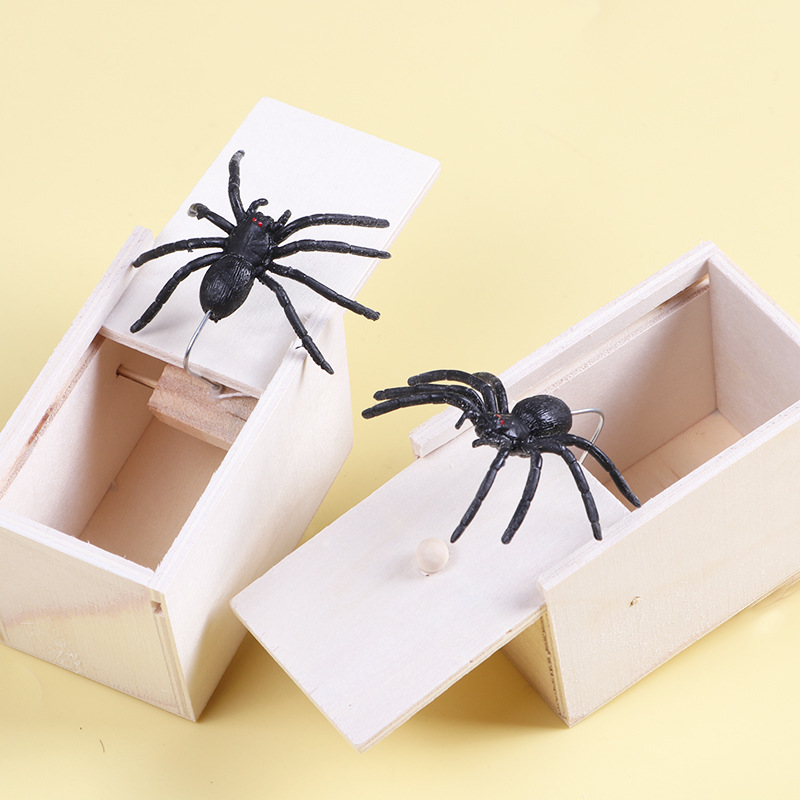 A shocking spider wooden box, the same style as Douyin, is a parody and creative prank toy. Wholesale from the spider prank manufacturer details Picture