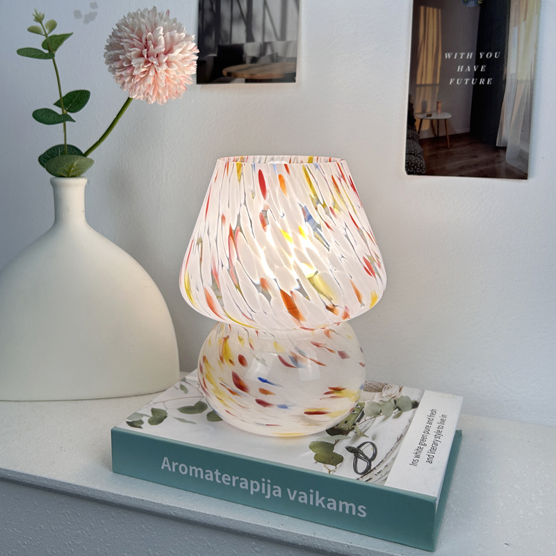 Cross-Border American Retro Decorative Desk Lamp Creative Dazzle Flower Dot Glass Mushroom Lamp Usb Bedside Women's Atmosphere Lamp Application Scenario