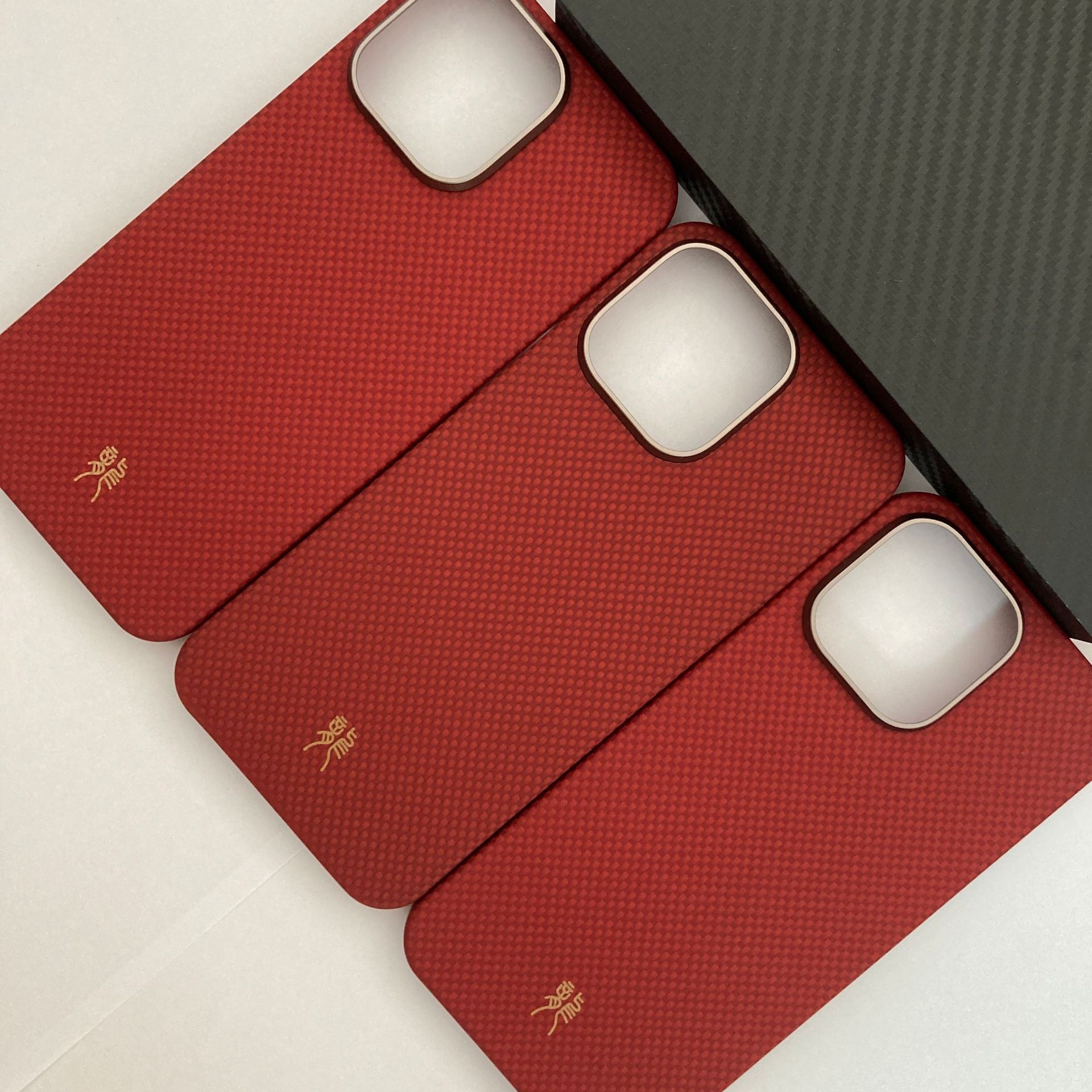 Kevlar China Red is suitable for Apple 15Pro/15Pro X Kevlar aramid fiber material phones Application Scenario