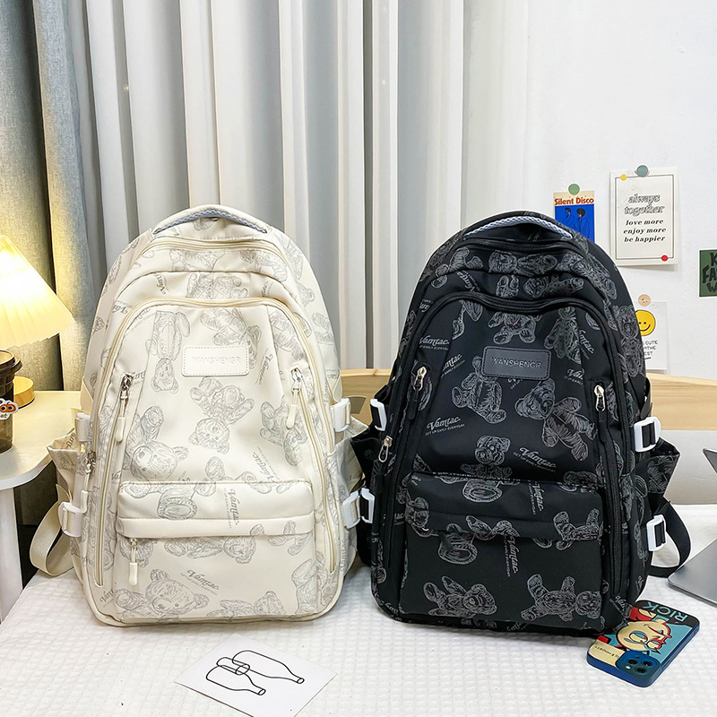 Large Capacity New Backpack Fashion Travel Men's And Women's Backpacks College Students School Bags Wholesale Application Scenario