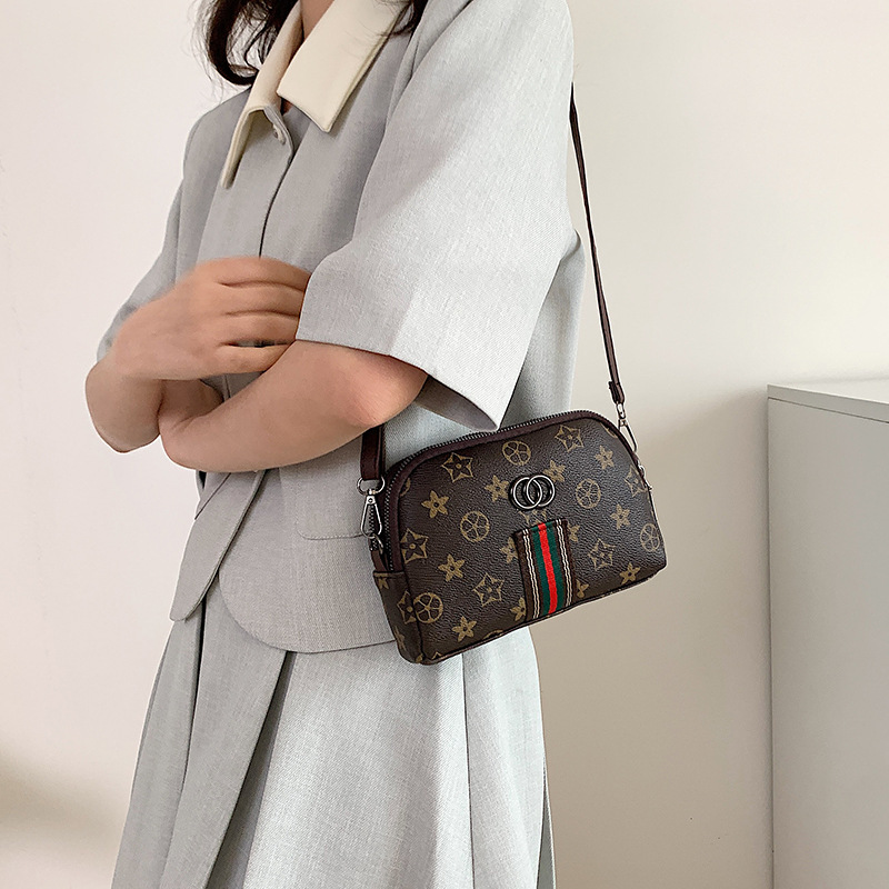 2023 New Casual Women's Bag Soft Leather Single Shoulder Crossbody Wrist Small Bag Europe And America Fashion Middle-Aged Women Mobile Phone Bag details Picture