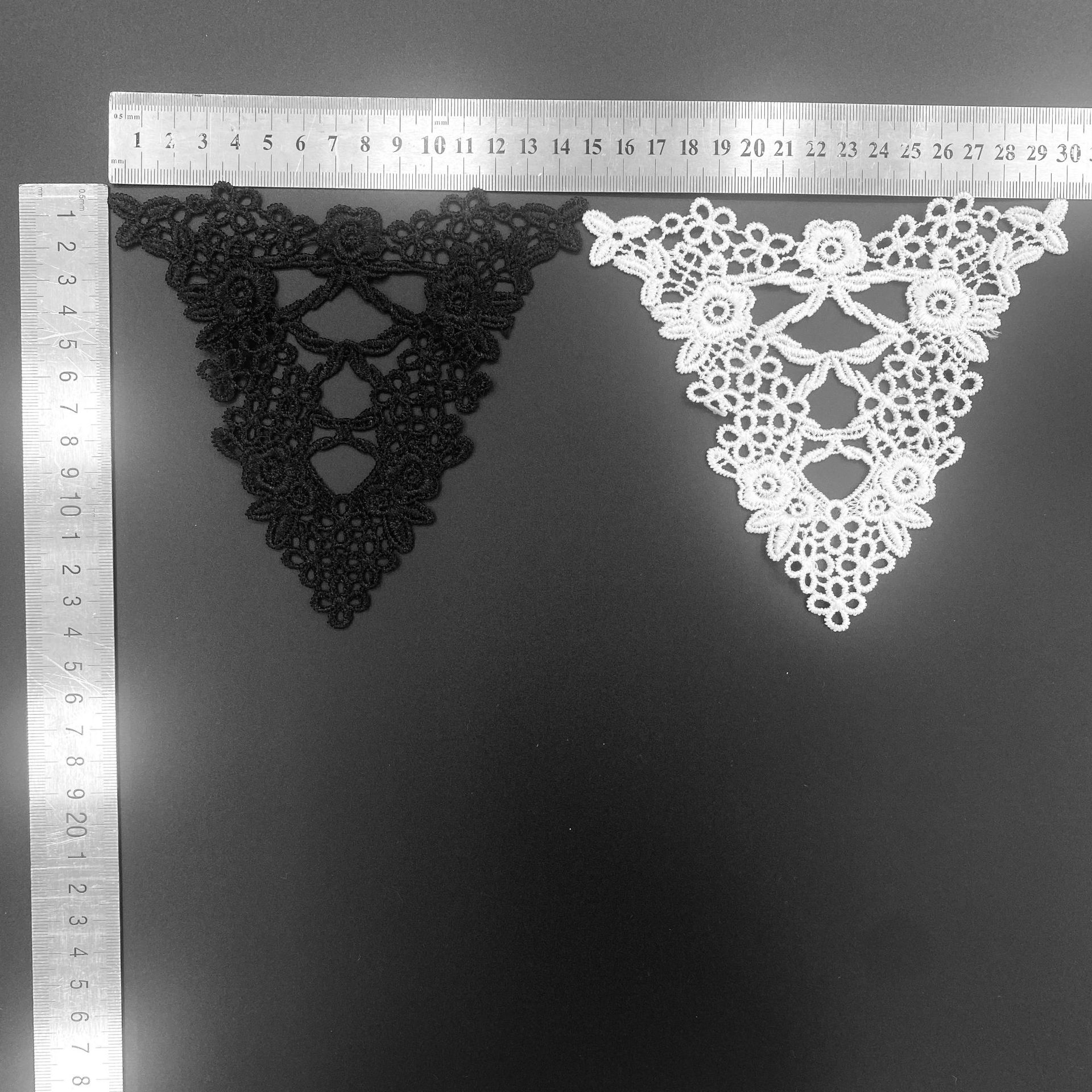 Wave-polyester water-soluble double-flowered hollowed-out beauty back embroidery retro water-soluble embroidery lace trim skirt hem accessory Application Scenario
