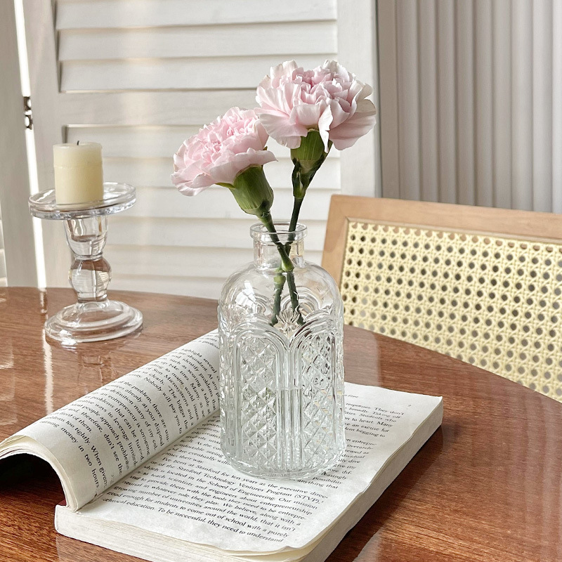 Cross-border retro light luxury embossed transparent French glass small vase, ins style home decoration, living room flower arrangement vase Specification image