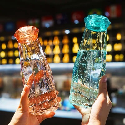 Creativo prisma glass con copa