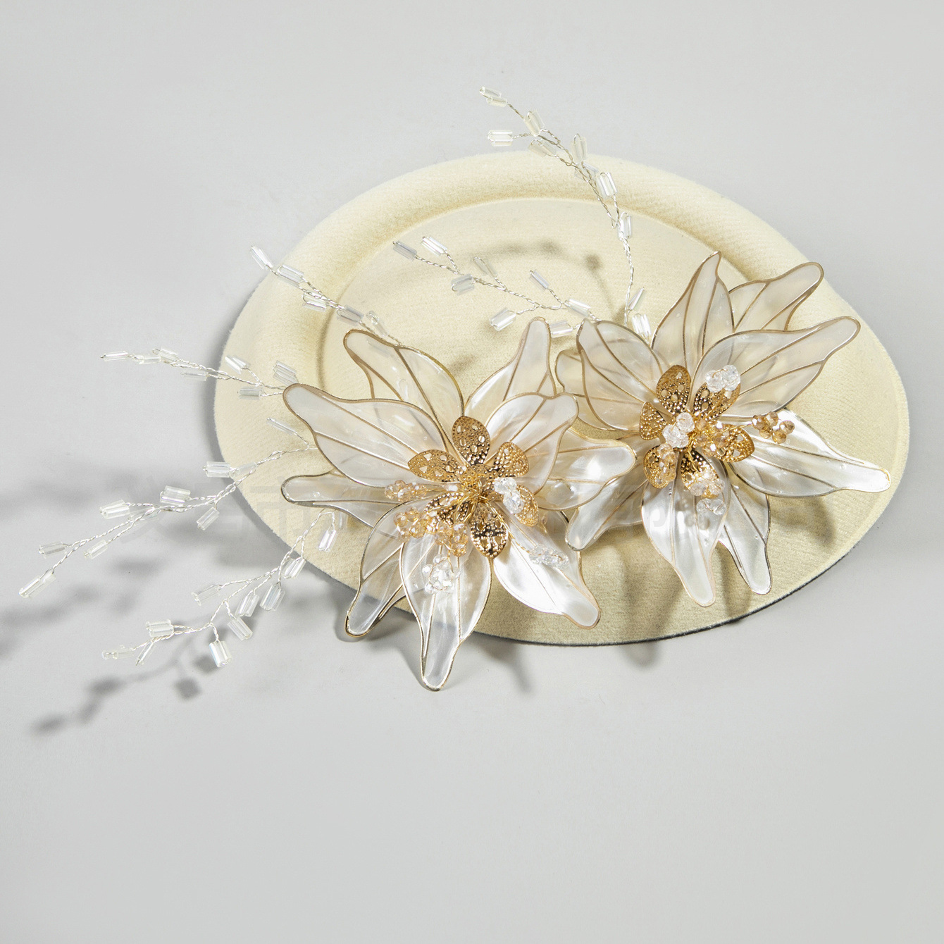 Cross-border rice-made liquid flower top hat, banquet bride, crystal bead liquid flower headwear, elegant and versatile top hat Application Scenario