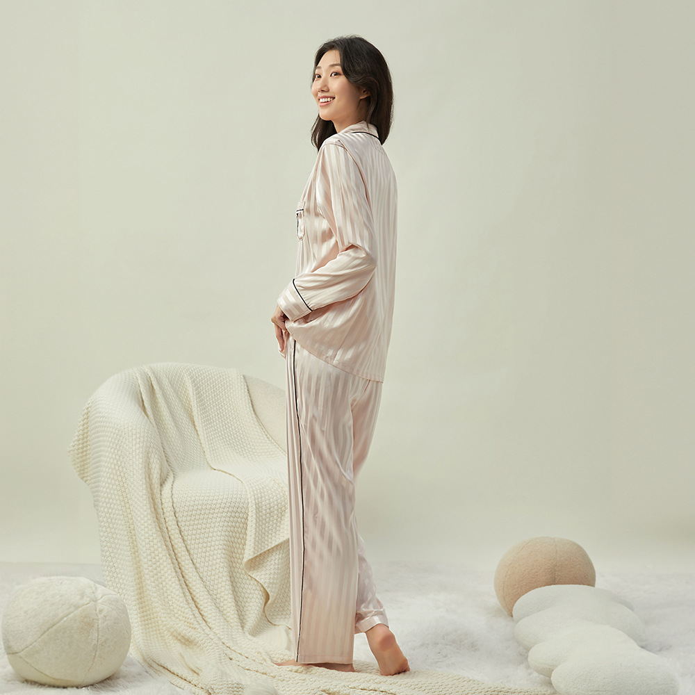 The new Spring/Summer 2024 shiny striped home wear, ice silk pajamas for women and ж a м a set are in stock Specification image