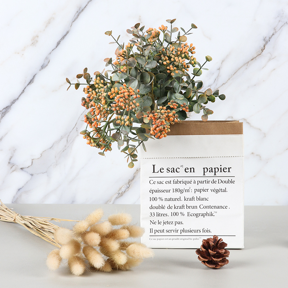 Holding eucalyptus fruits, arranging bouquets of artificial flowers, home soft decoration bottles, flower arrangements, bouquets of flowers, artificial flowers, photography props Application Scenario
