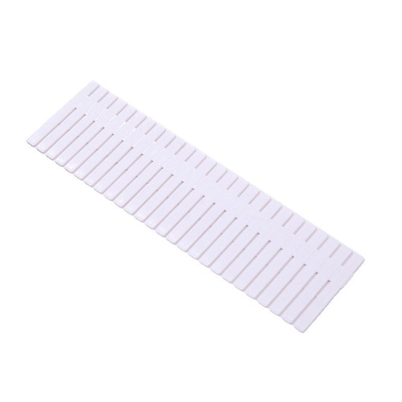 قطع من البلاستيك داخل الدرج منفصلة عن بعضها Item Picture