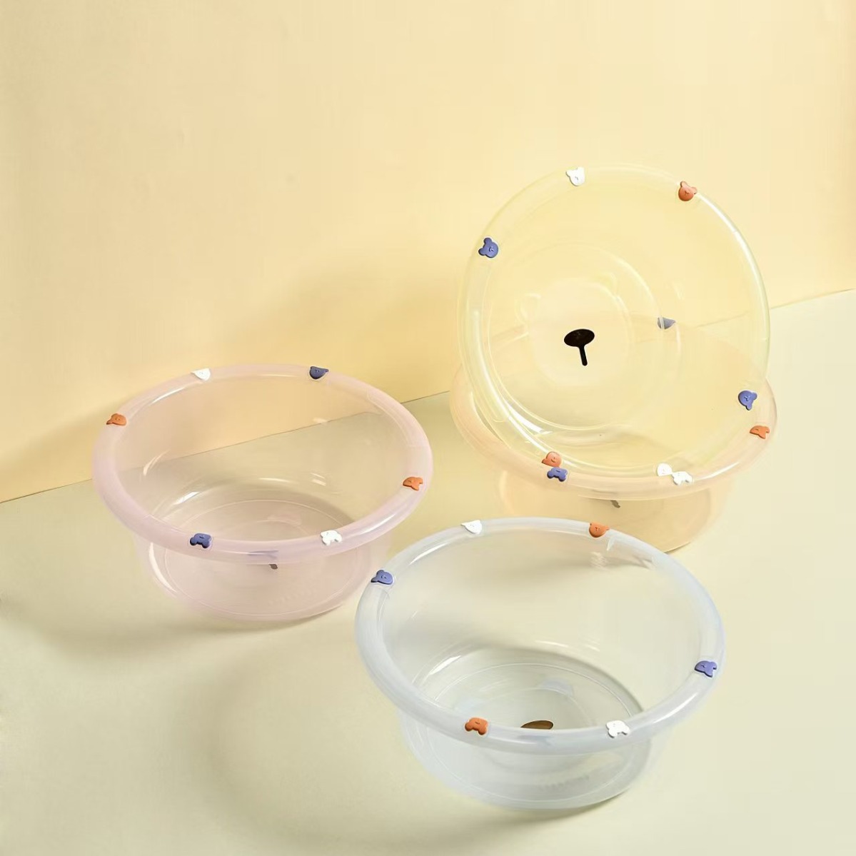 Little Bear transparent and cute cartoon plastic transparent student dormitory storage, face and foot washing, anti-drop plastic dormitory kitchen details Picture